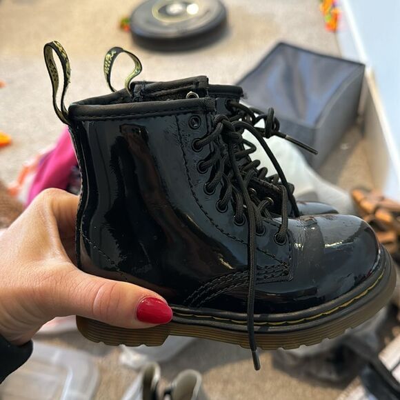Toddler Doc Martens patent black boot - Picture 2 of 5